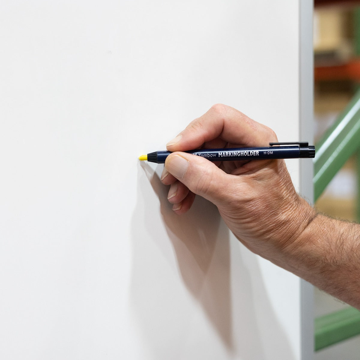 Porta Marcador de Cera Retráctil Para Múltiples Superficies